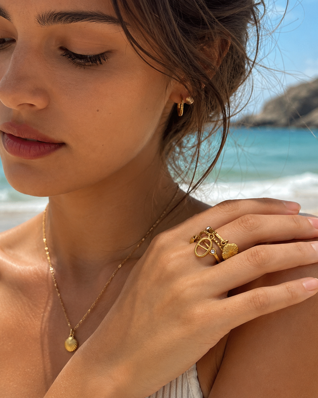 Bague Ajustable Acier Inoxydable Dorée 18K – Triple Anneaux avec Breloques Trèfle & Pendentifs Élégants