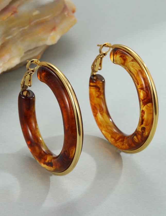 Boucles d’Oreilles Créoles en Résine Marbrée – Élégance Vintage & Tendance