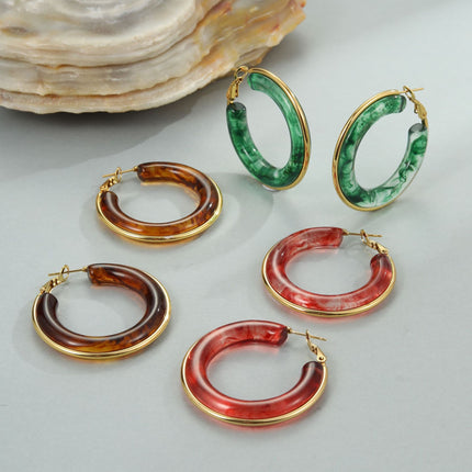 Boucles d’Oreilles Créoles en Résine Marbrée – Élégance Vintage & Tendance
