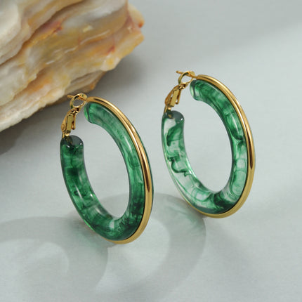 Boucles d’Oreilles Créoles en Résine Marbrée – Élégance Vintage & Tendance