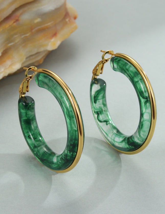 Boucles d’Oreilles Créoles en Résine Marbrée – Élégance Vintage & Tendance